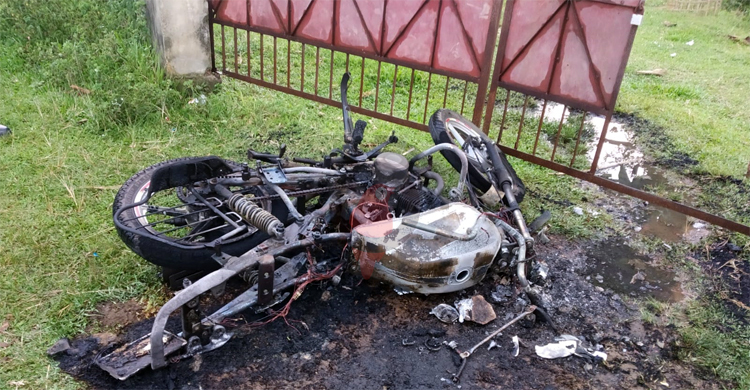 খাগড়াছড়িতে অবরোধ শেষে মোটরসাইকেল জ্বালিয়ে দিলো ইউপিডিএফ