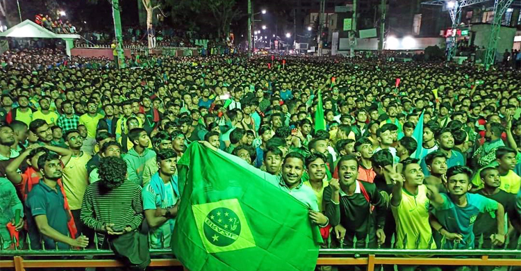 ফেনীর ২৫ ফুটের এলইডি স্ক্রিন যেন বিশ্বকাপের মাঠ