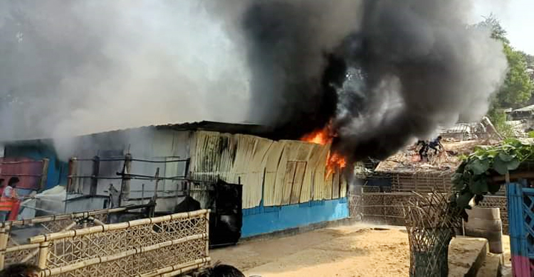 ভয়াবহ অগ্নিকাণ্ড থেকে রক্ষা পেল রোহিঙ্গা ক্যাম্প