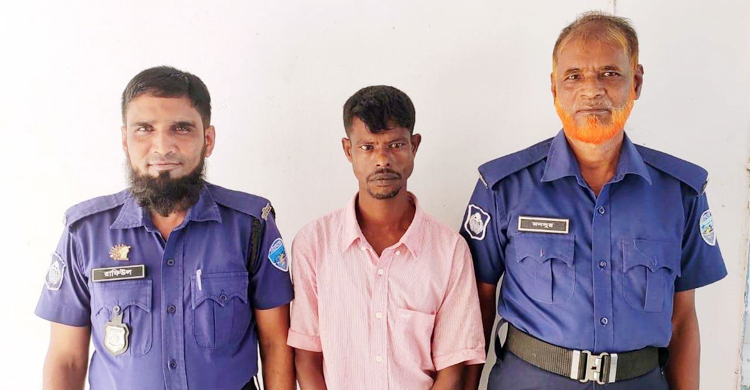 ৩ বছরের সাজা এড়াতে পালিয়ে ছিলেন ১৯ বছর