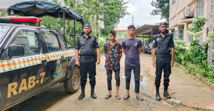 গাড়িচালক বেশে মাদকের কারবার, র‍্যাবের হাতে আটক ২