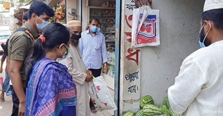 টিসিবির তেল দোকানে, দুই ব্যবসায়ীর জরিমানা