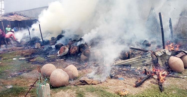 সুনামগঞ্জে শুঁটকির গুদামে আগুন, ১০ লাখ টাকার ক্ষয়ক্ষতি