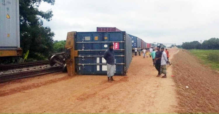 ৮ ঘণ্টা পর ঢাকা-চট্টগ্রাম ট্রেন চলাচল স্বাভাবিক