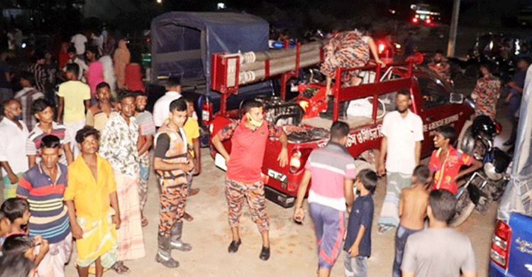 ট্রলারডুবি: ১৪ ঘণ্টায়ও সন্ধান মেলেনি ২ স্কুলশিক্ষকের