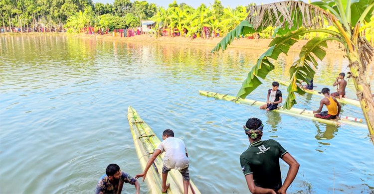 ফরিদপুরে কলাগাছের ভেলাবাইচ