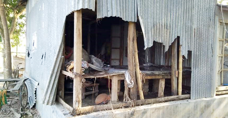 ফরিদপুরে দুই গ্রামে দফায় দফায় সংঘর্ষ, পুলিশসহ আহত ৪০