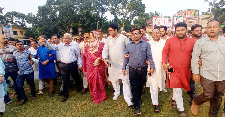 ফরিদপুরে বিএনপির বিভাগীয় গণসমাবেশ ১২ নভেম্বর অনুষ্ঠিত হতে যাচ্ছে। ফরিদপুর পৌর শহর থেকে প্রায় ছয় কিলোমিটার দূরে অবস্থিত আব্দুল আজিজ ইনস্টিটিউশন