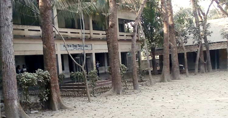 শিক্ষকের অবহেলায় এসএসসি পরীক্ষায় বসা হলো না মেহেরুনের