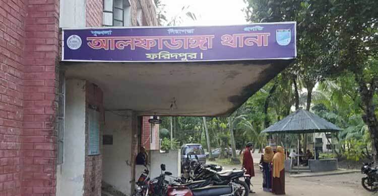 ৬ মাসের ছেলেকে রেখে স্ত্রীকে তাড়ালো স্বামী, ফিরিয়ে দিলো পুলিশ