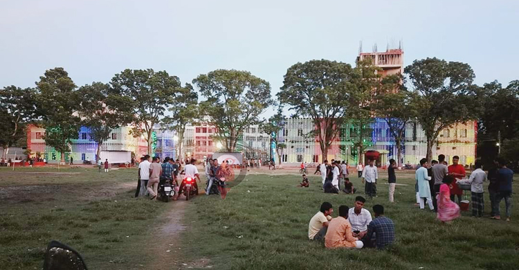 ঈদে ফরিদপুরের ১৩ বিনোদনকেন্দ্রে মানুষের ঢল