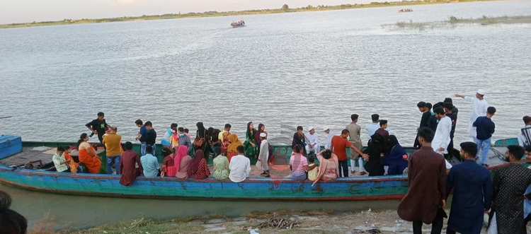 ঈদে ফরিদপুরের ১৩ বিনোদনকেন্দ্রে মানুষের ঢল
