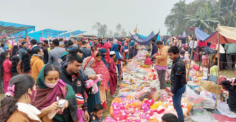 শেরপুরে ঐতিহ্যবাহী পৌষ মেলায় মানুষের উপচে পড়া ভিড়