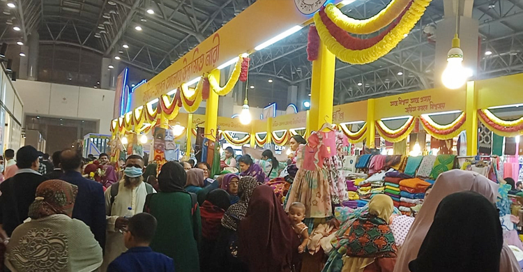 বাণিজ্যমেলায় ক্রেতাদের নজর কাড়ছে জয়িতা ফাউন্ডেশন