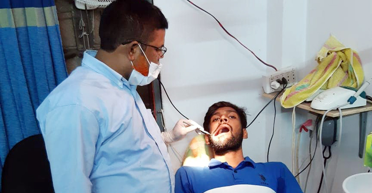 ভুয়া চিকিৎসক জামাই প্রেসক্রিপশন লেখে, শ্বশুর করে স্বাক্ষর