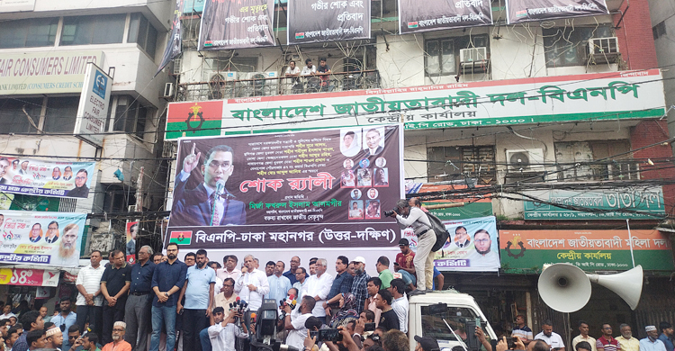 প্রধানমন্ত্রীর সমালোচনা কেন করা যাবে না, প্রশ্ন ফখরুলের