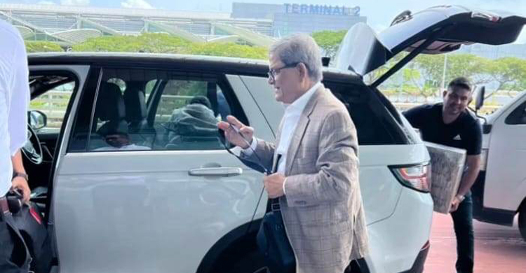 দেশে ফিরলেন মির্জা ফখরুল