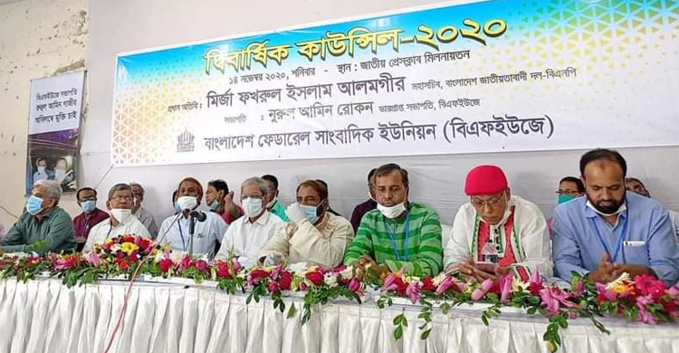 খালেদা জিয়া অসুস্থ, তাকে চিকিৎসা দেয়া হচ্ছে না : ফখরুল