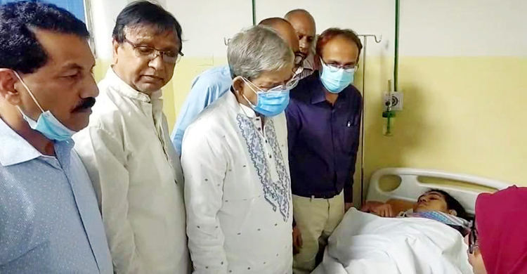 আহত ছাত্রদল নেতাদের দেখতে হাসপাতালে ফখরুল
