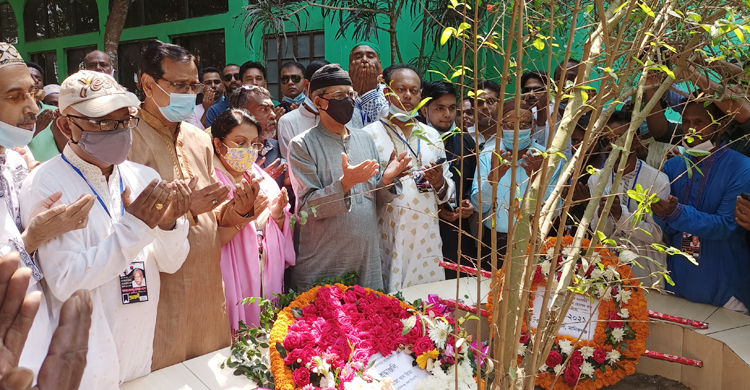 ভারতের সঙ্গে সম্পর্কে বাংলাদেশ শুধু দিয়েই যাচ্ছে