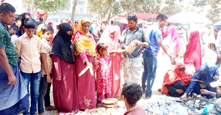 বউ-শাশুড়ির পদচারণায় মুখর ঐতিহ্যবাহী বউমেলা