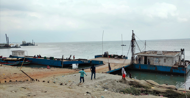 বিকেলে ফাঁকা শিমুলিয়াঘাট