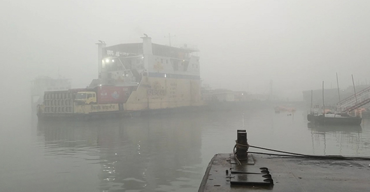 ঘন কুয়াশায় শরীয়তপুর-চাঁদপুর রুটে ফেরি বন্ধ