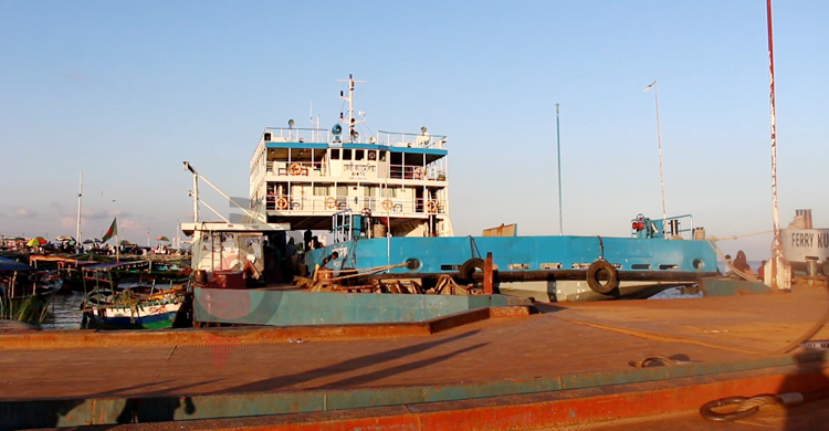 শিমুলিয়াঘাটে অপেক্ষায় ৭ ফেরি, যানবাহন নেই একটিও