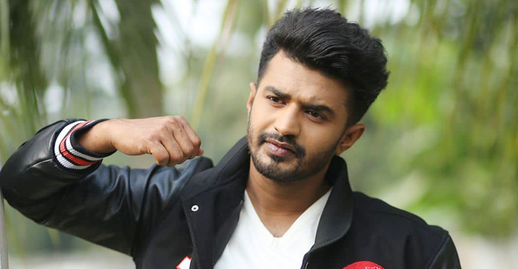 দর্শকের ভালোবাসায় ভাসছেন ফারহান