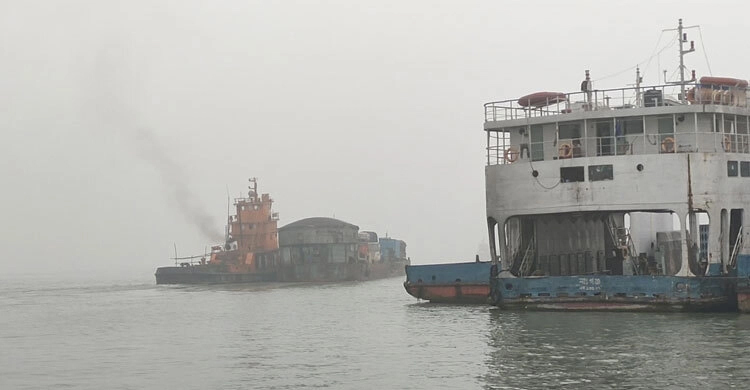 ৬ ঘণ্টা পর পাটুরিয়া-দৌলতদিয়ায় ফেরি চলাচল শুরু