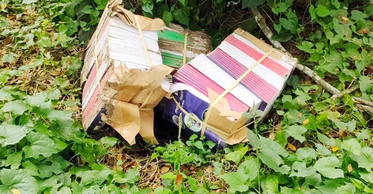 শিক্ষা অফিসের পাশের ঝোপে পড়েছিল সরকারি বই