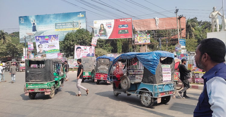 ফরিদপুরে বাস ধর্মঘটের সুযোগ নিলেন অটোরিকশা-ভ্যানচালকরা