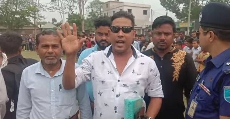 হেলিকপ্টারে চড়িয়ে বাবার স্বপ্ন পূরণ করলেন প্রবাসী