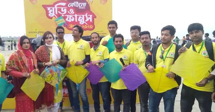 ফরিদপুরে পদ্মার চরে ঘুড়ি উৎসব