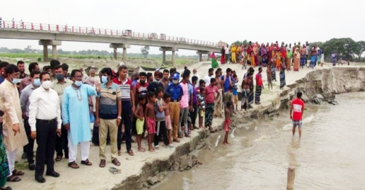 ফরিদপুরে পদ্মায় হঠাৎ ভাঙন, আতঙ্কে কয়েক হাজার মানুষ