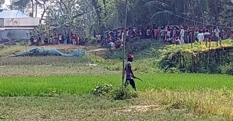 খেলাধুলায় বাধা: দুই গ্রামবাসীর সংঘর্ষে আহত ৩২