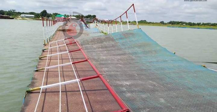 ঘূর্ণিঝড়ে তছনছ ফরিদপুরের ভাসমান সেতু, চলাচল বন্ধ