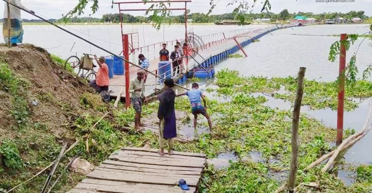 ঘূর্ণিঝড়ে তছনছ ফরিদপুরের ভাসমান সেতু, চলাচল বন্ধ