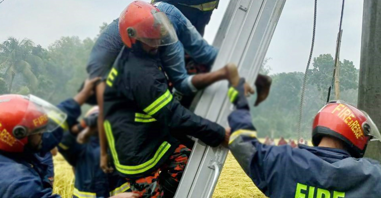 ট্রান্সফরমার চুরি করতে গিয়ে খুঁটিতেই মারা গেলেন যুবক
