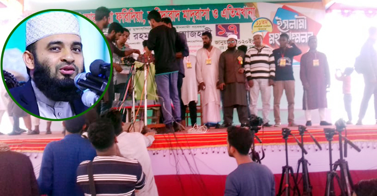 ফরিদপুরে ঢল নেমেছে মানুষের, বাদ এশা আজহারীর বয়ান শুরু