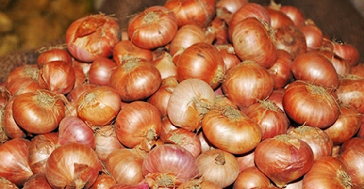 ফরিদপুরে অস্বাভাবিকভাবে বেড়েছে পেঁয়াজের দাম