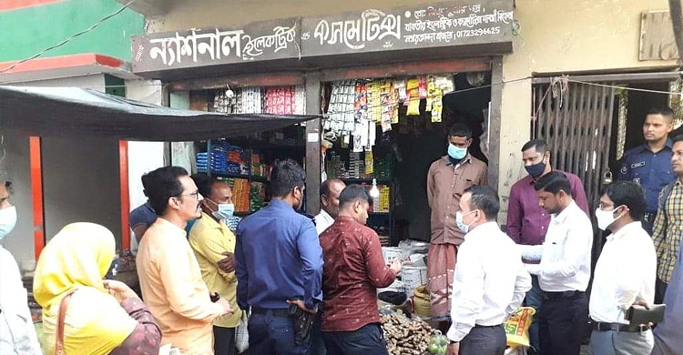 বেশি দামে তেল বিক্রি করায় ৯ দোকানিকে জরিমানা