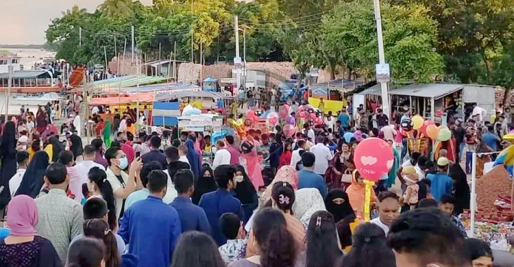 ঈদে ফরিদপুরের ১৩ বিনোদনকেন্দ্রে মানুষের ঢল