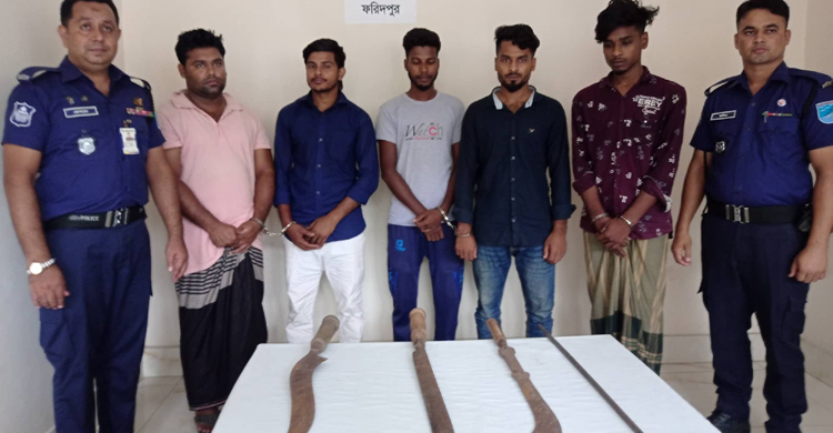 ফরিদপুরে দেশি অস্ত্রসহ ‘খাজা বাহিনী’র ৫ সদস্য গ্রেফতার