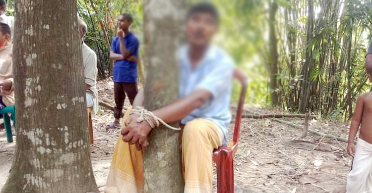 ধারের টাকা পরিশোধ করতে না পারায় ভ্যানচালককে গাছে বেঁধে নির্যাতন