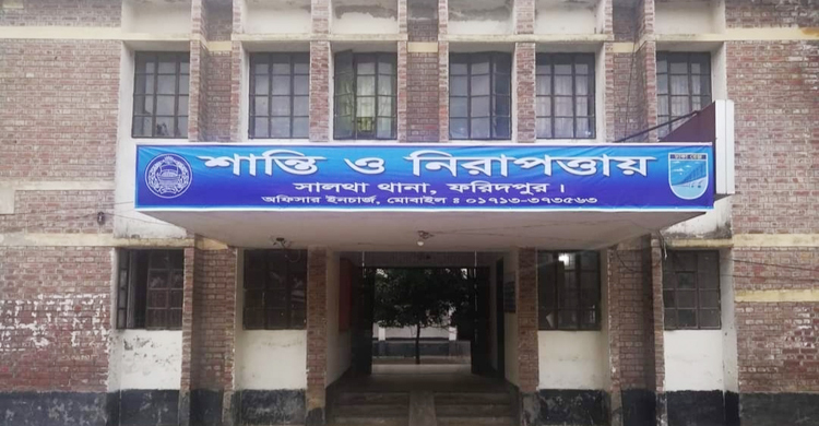 পাতা ঝাড়ু দেওয়া নিয়ে দ্বন্দ্ব, প্রতিপক্ষের হামলায় নিহত ১