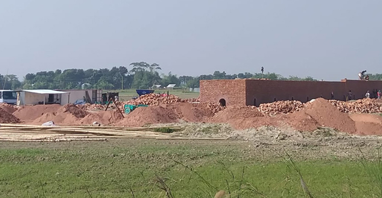 ফরিদপুরে অনুমোদন ছাড়াই গড়ে উঠছে একের পর এক ইটভাটা