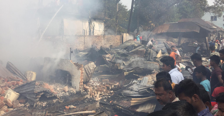 ফরিদপুরে আগুনে পুড়ল ১০ দোকান, দুই কোটি টাকার ক্ষতি