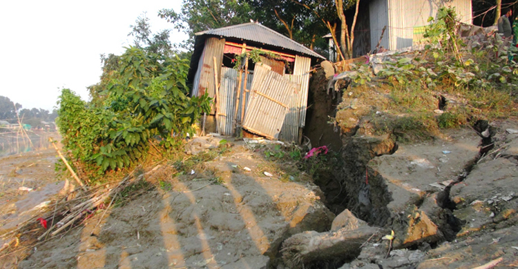 ধসে গেল কুমার নদ তীরবর্তী বাড়িঘর-সড়ক