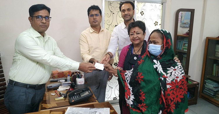 ফরিদপুরে ২২ যৌনকর্মী পেলেন জাতীয় পরিচয়পত্র